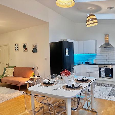 Modern 1-Bed Apt 30Min To Central London & Parking Exterior foto