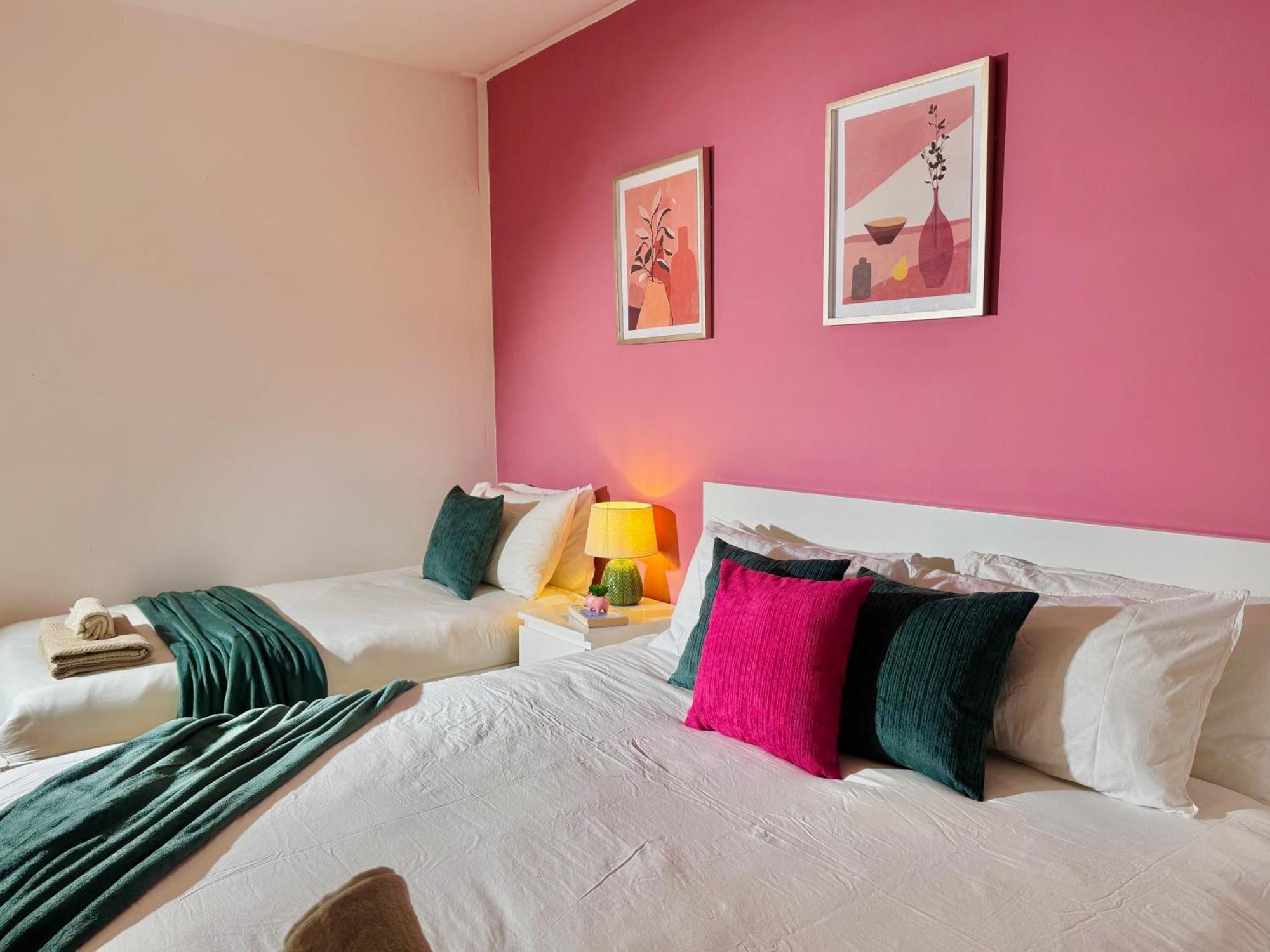 Modern 1-Bed Apt 30Min To Central London & Parking Exterior foto