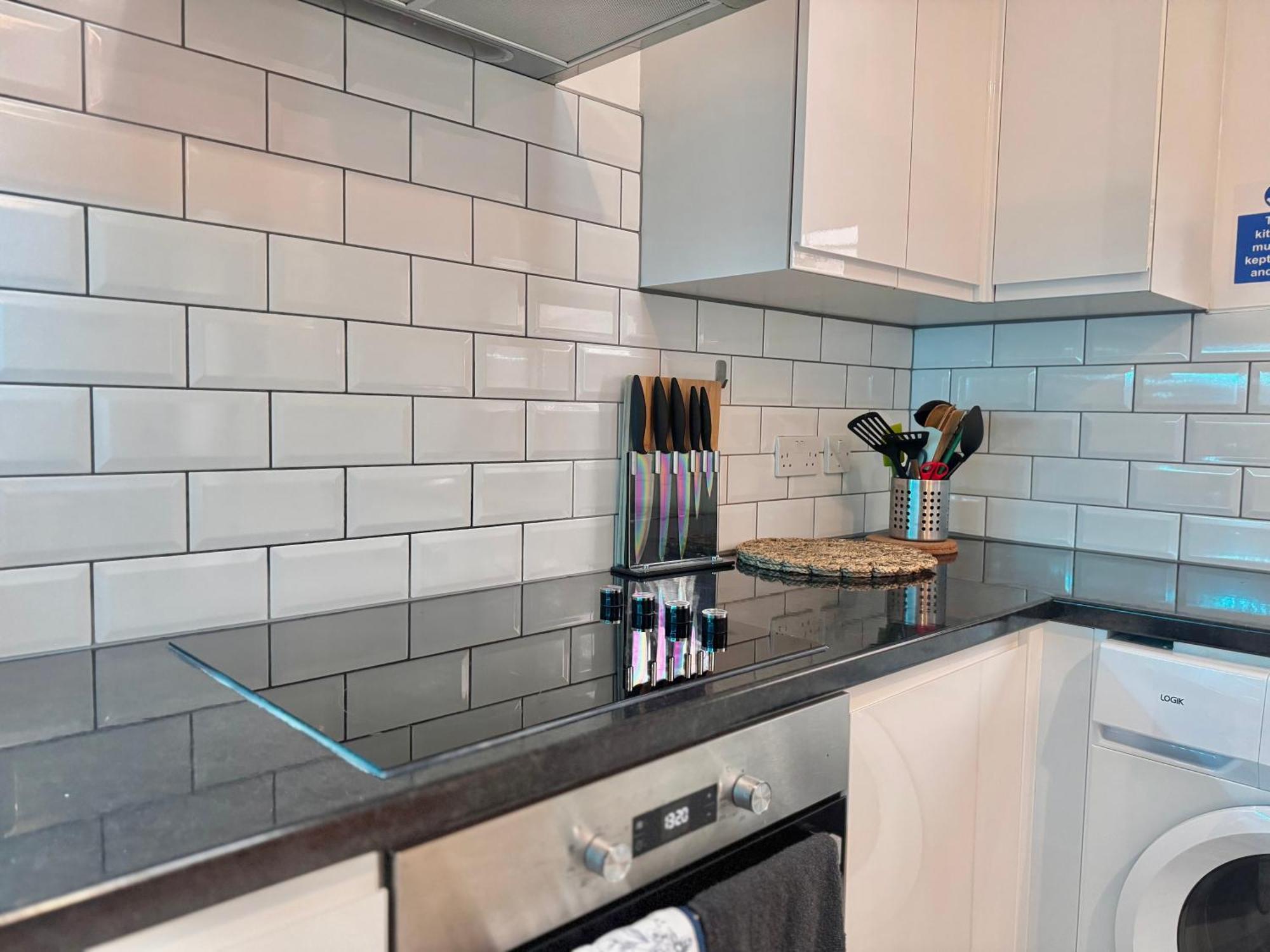 Modern 1-Bed Apt 30Min To Central London & Parking Exterior foto